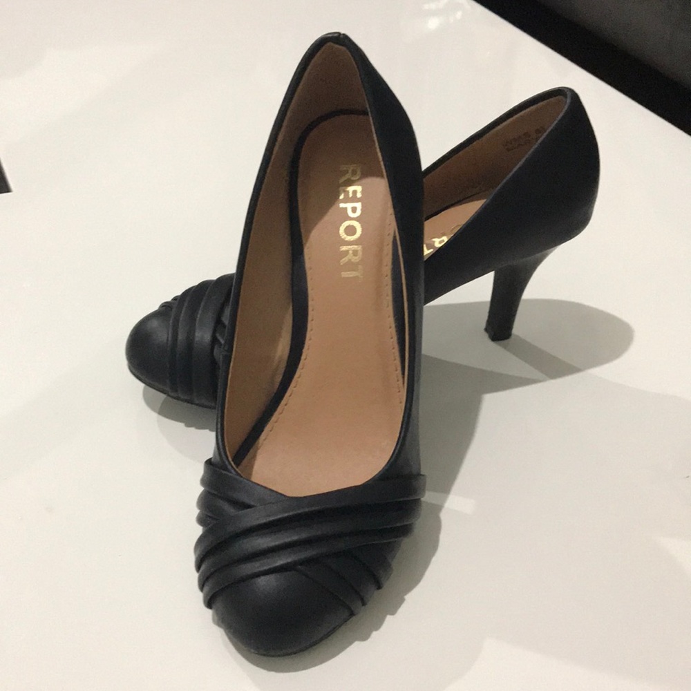 Black round toe pumps